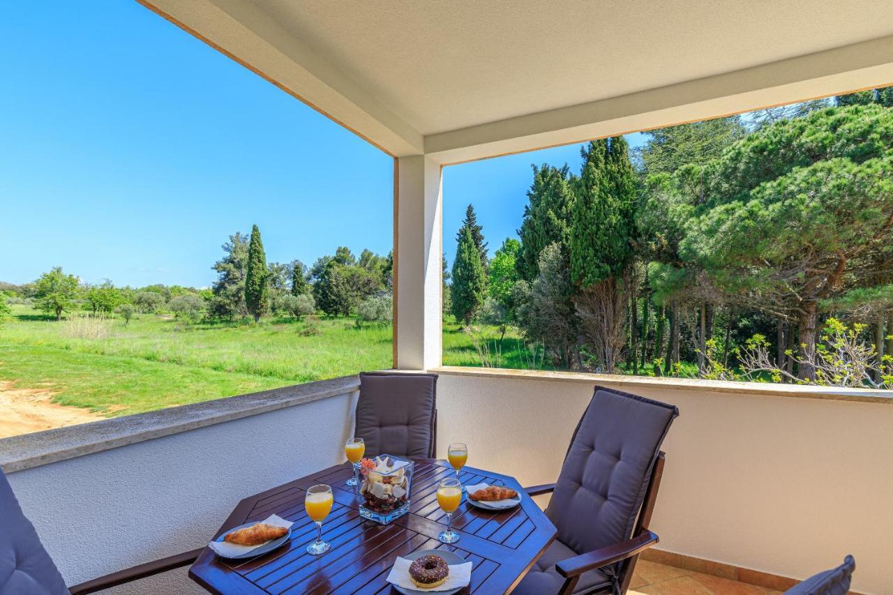 Cuvi Beach Apartments Ровинь Экстерьер фото